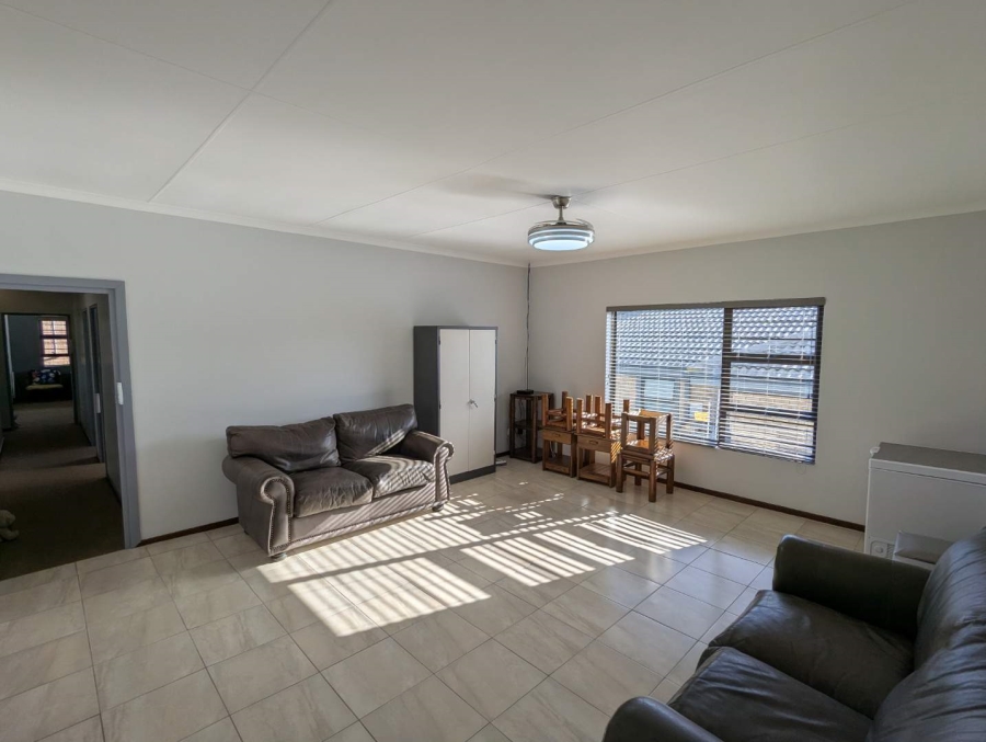 5 Bedroom Property for Sale in Fraaiuitsig Western Cape